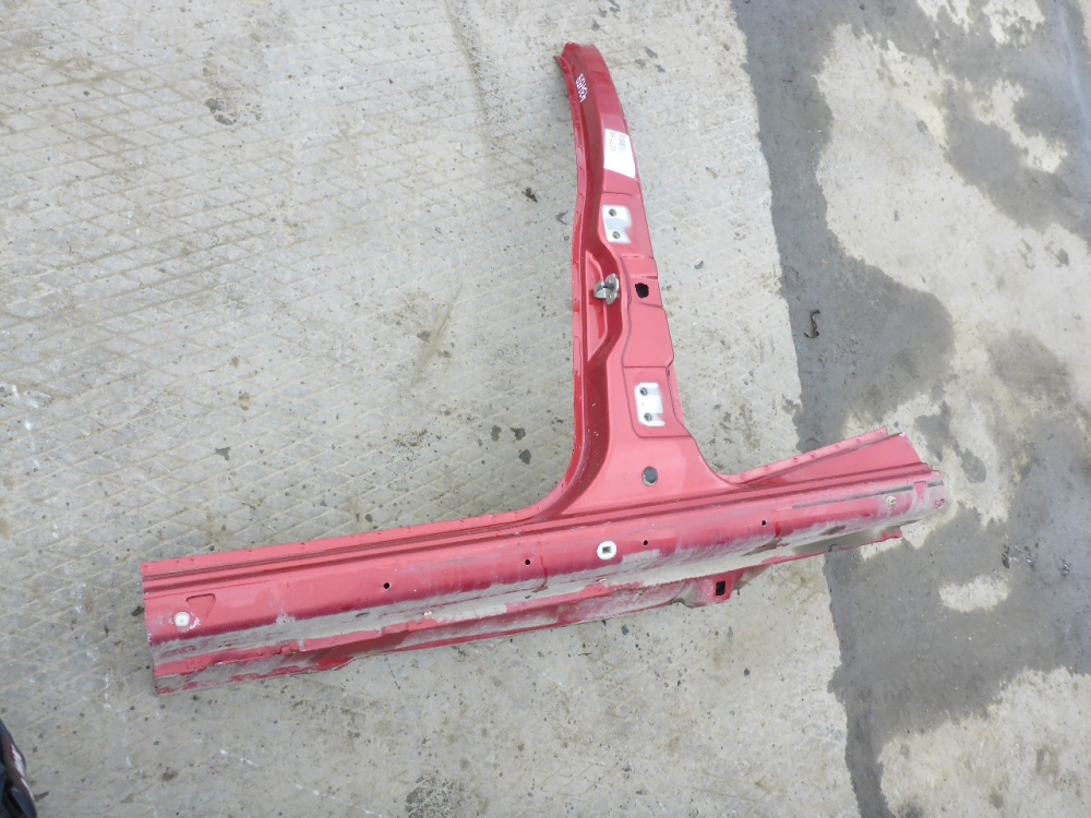 Порог со стойкой левый