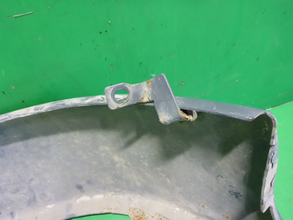 Угол бампера правый