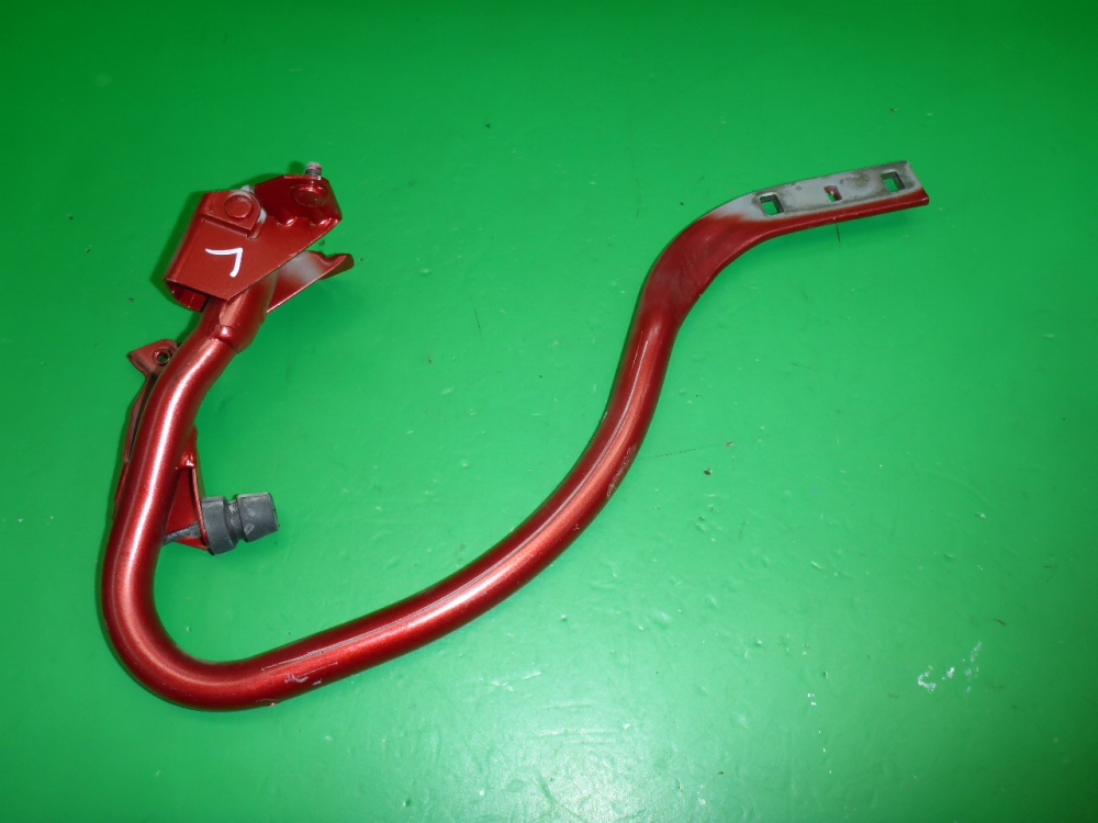 Петля крышки багажника