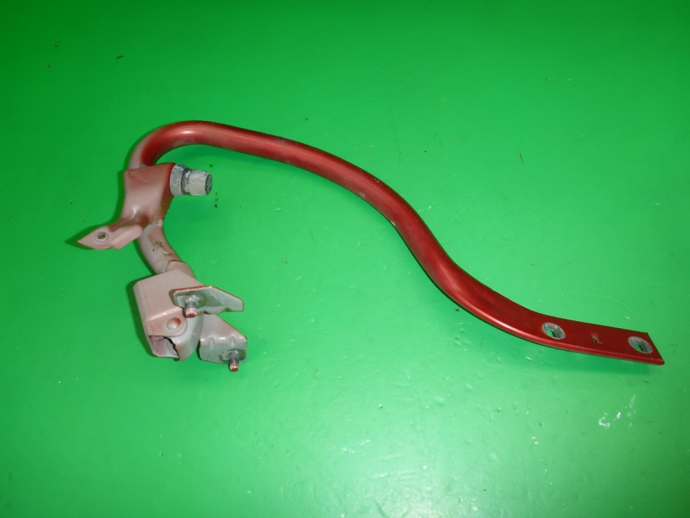 Петля крышки багажника