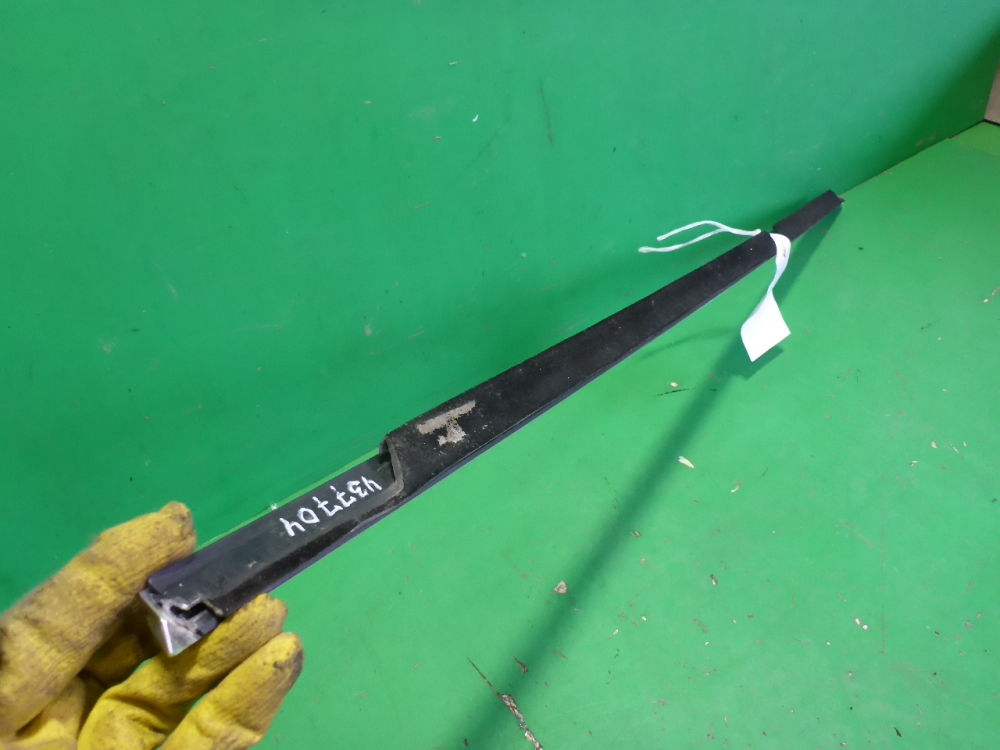 Накладка стекла заднего правого