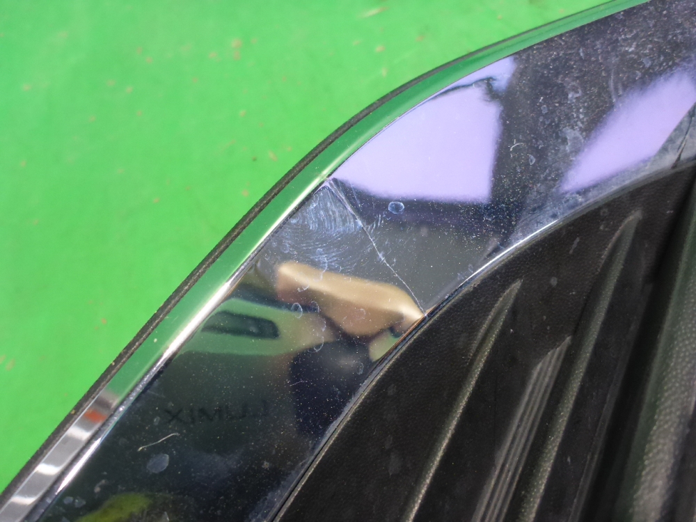 Рамка противотуманной фары правой