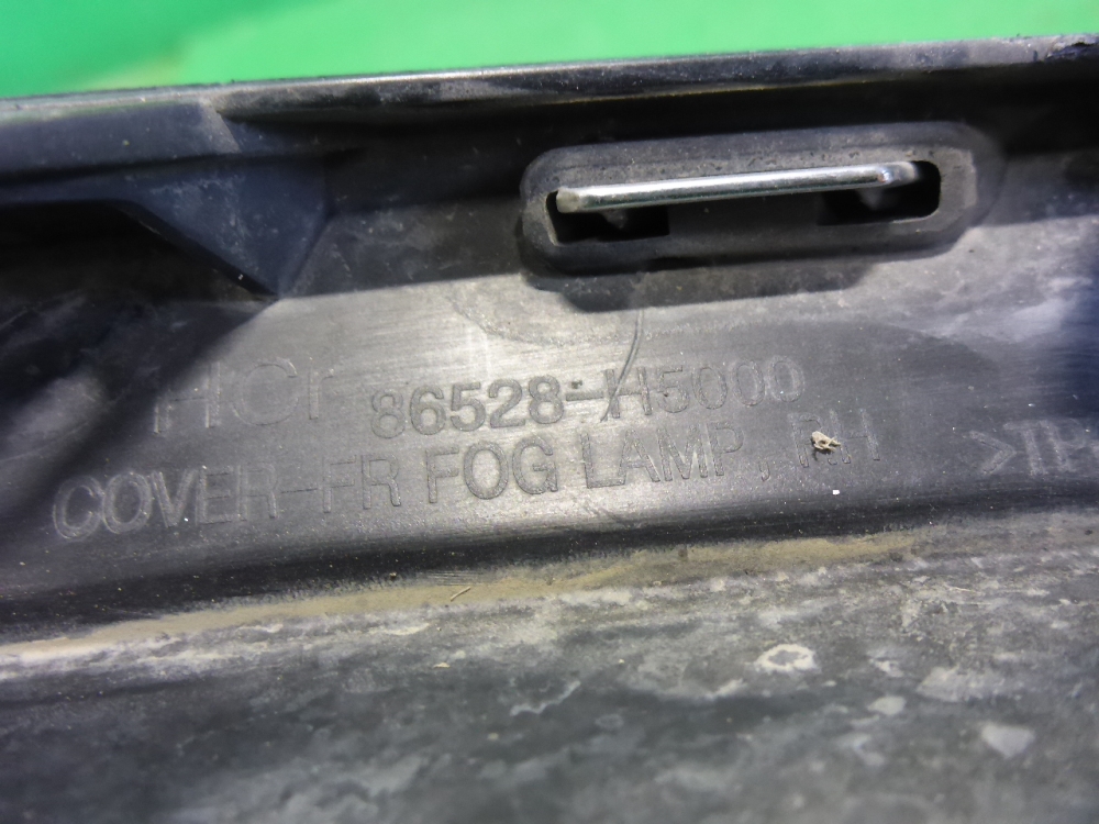 Рамка противотуманной фары правой