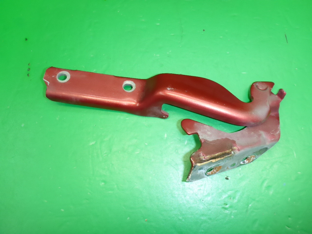 Петля капота левая