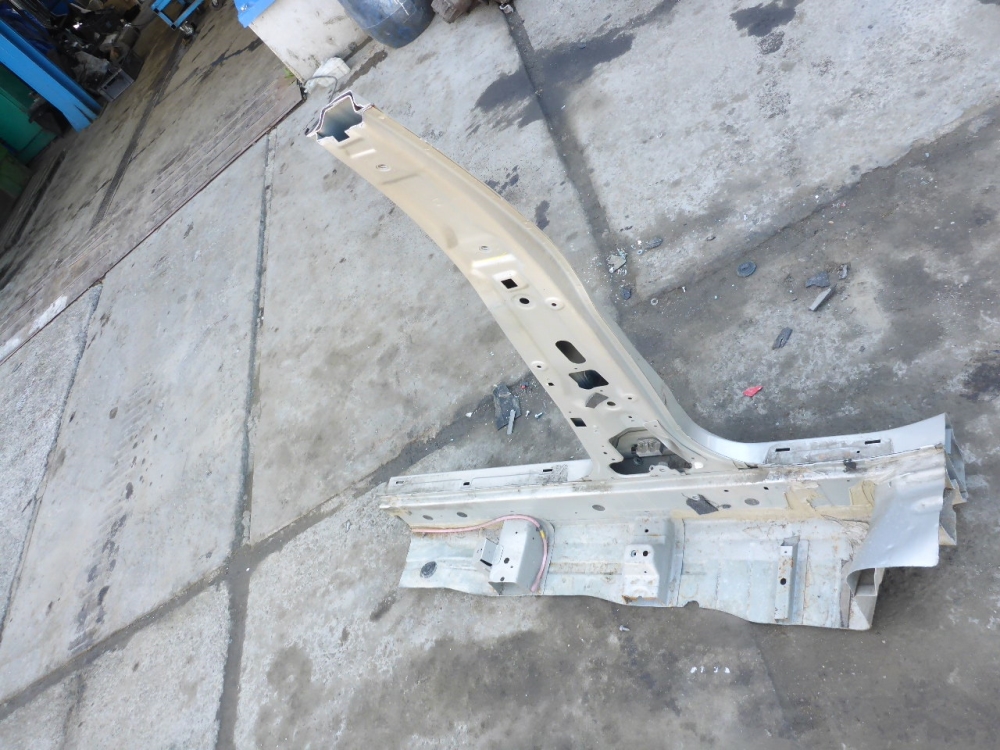 Порог со стойкой правый