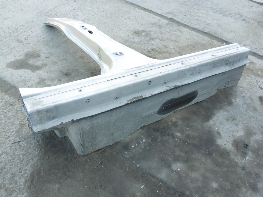 Порог со стойкой правый