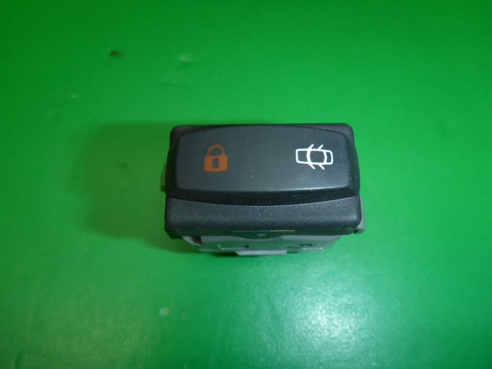 Кнопка центрального замка