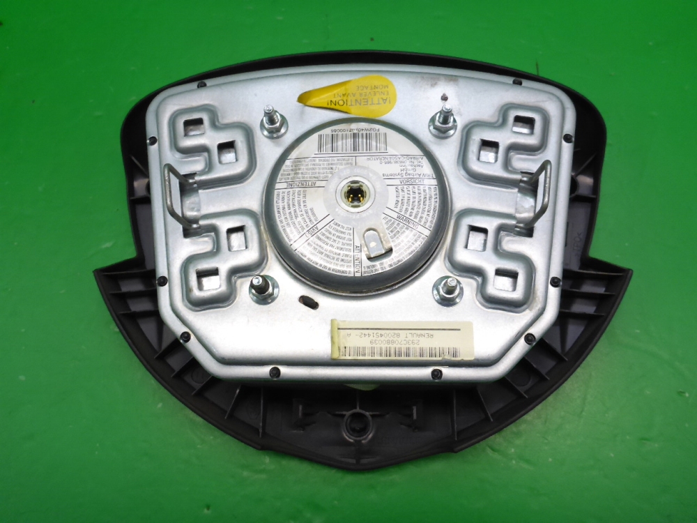 Подушка безопасности в рулевое колесо