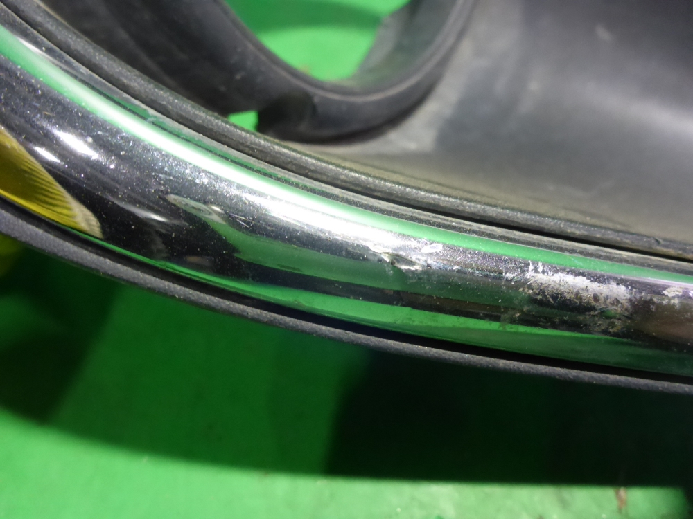 Рамка противотуманной фары левой