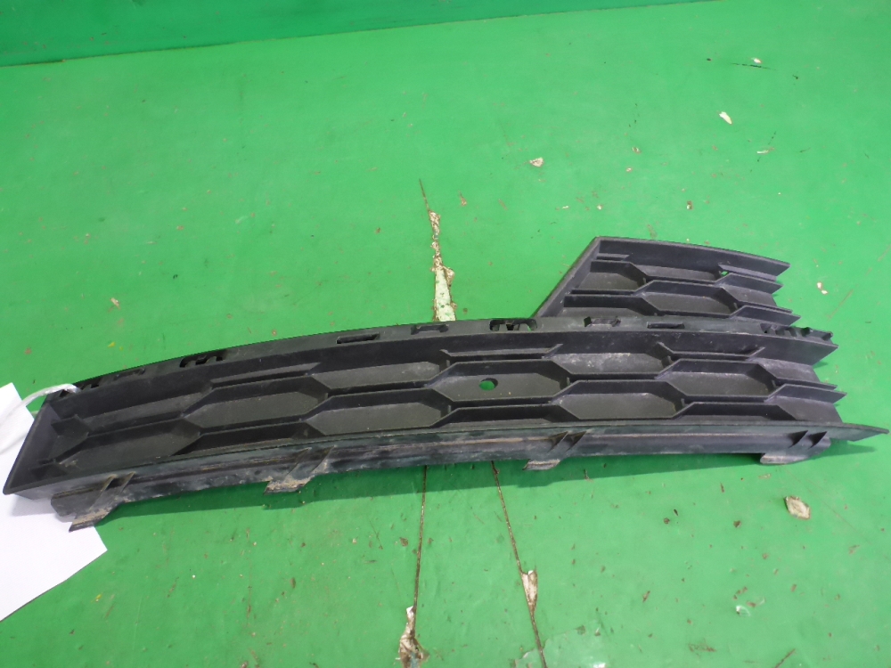 Решетка в бампер правая