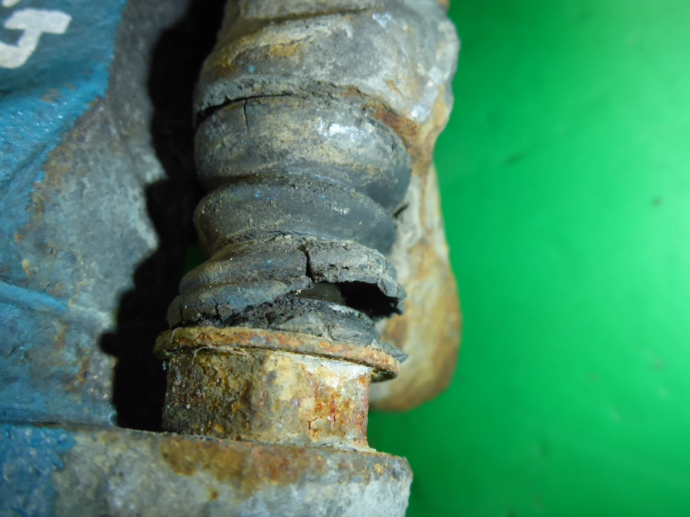 Суппорт передний левый