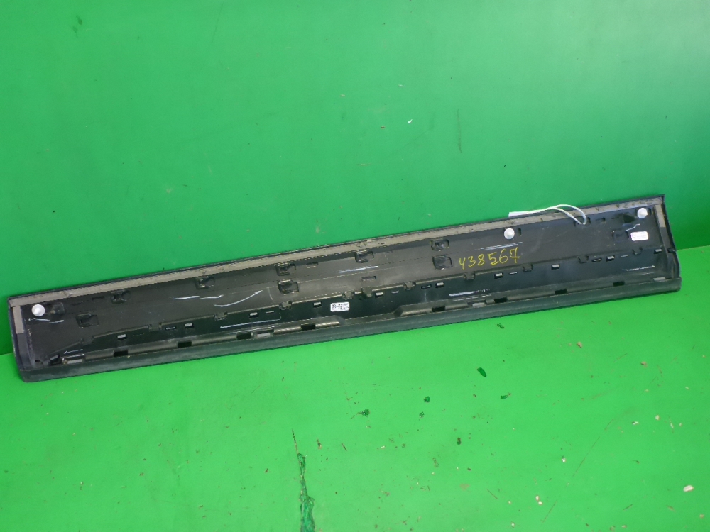 Накладка двери передней правой