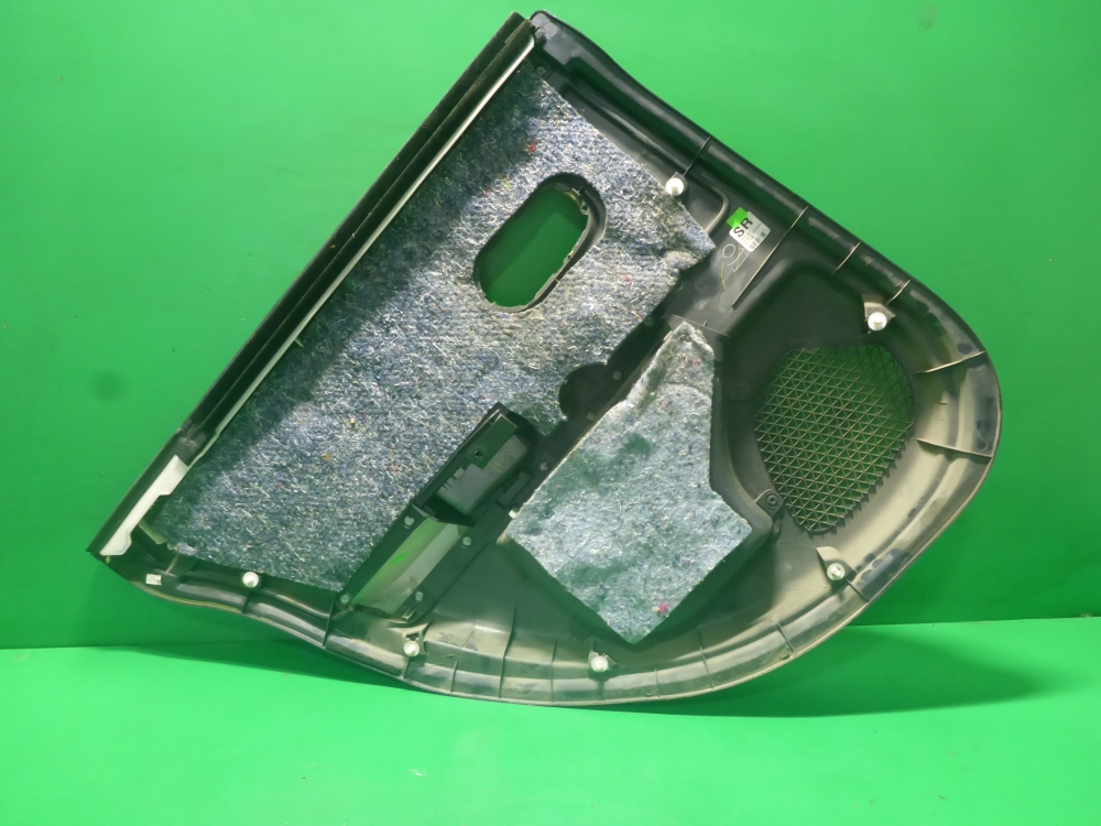 Обшивка двери задней правой