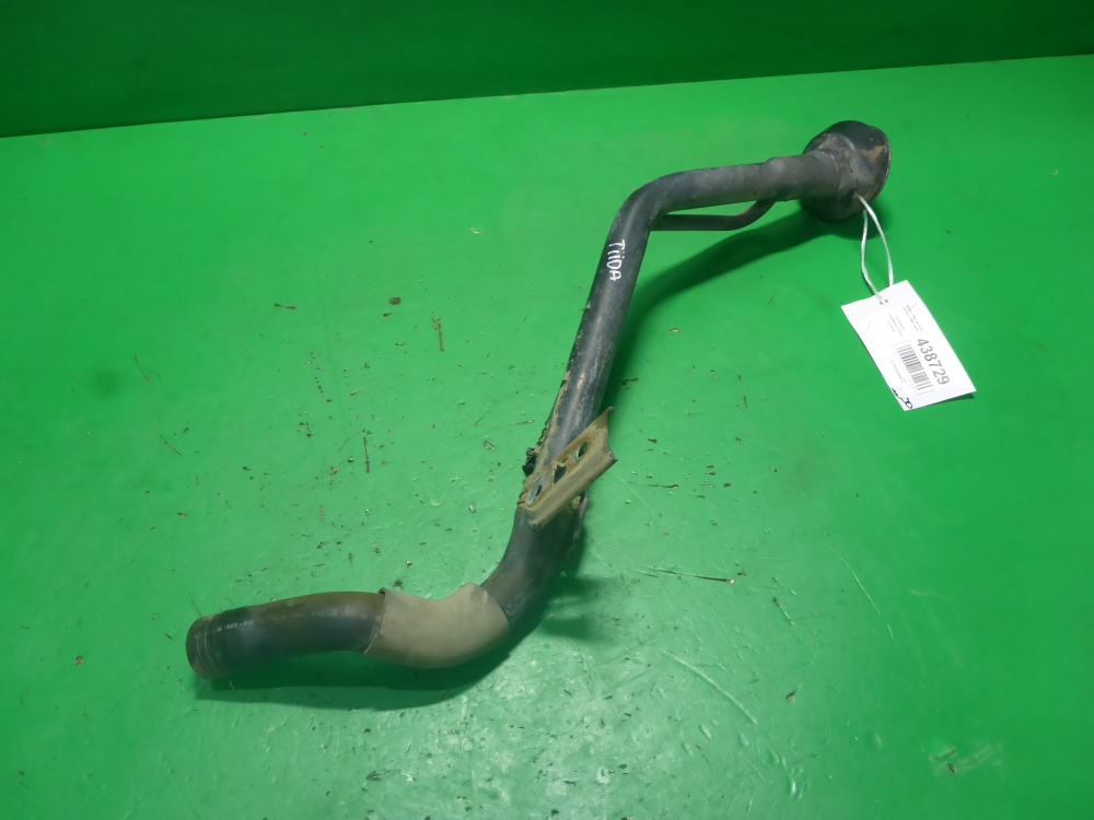 Горловина топливного бака