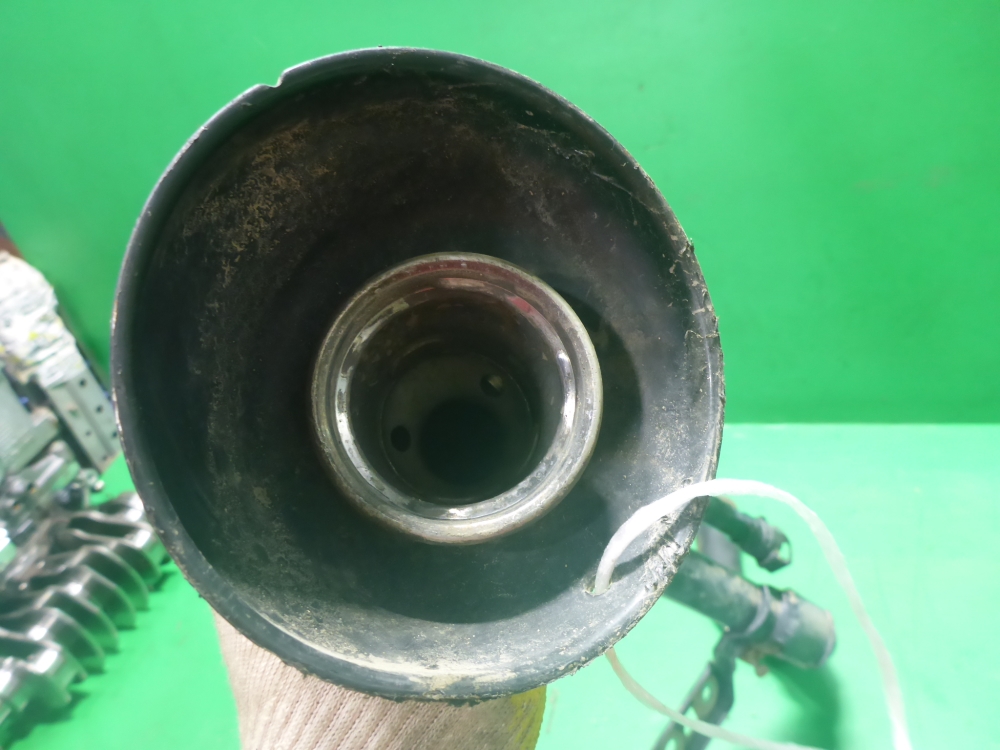 Горловина топливного бака