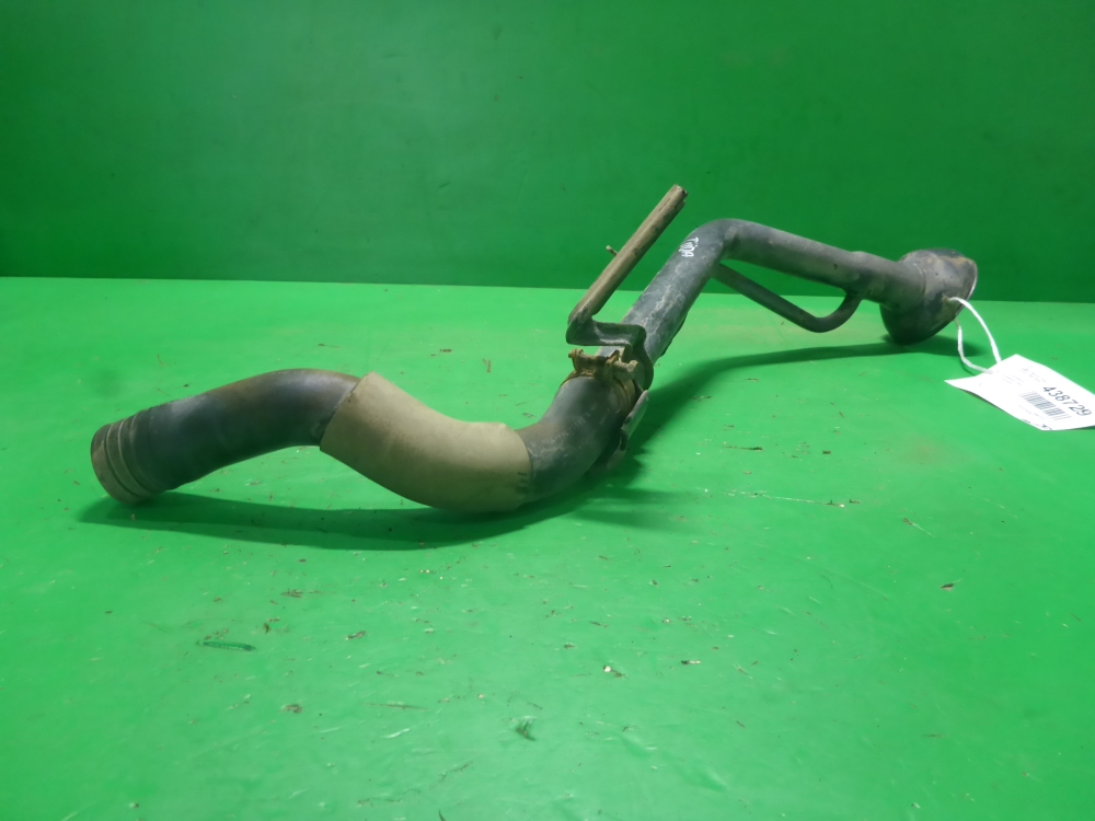 Горловина топливного бака