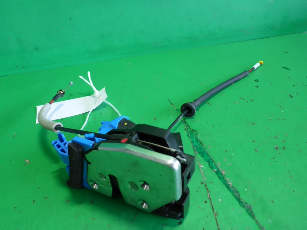 Замок двери задней правой