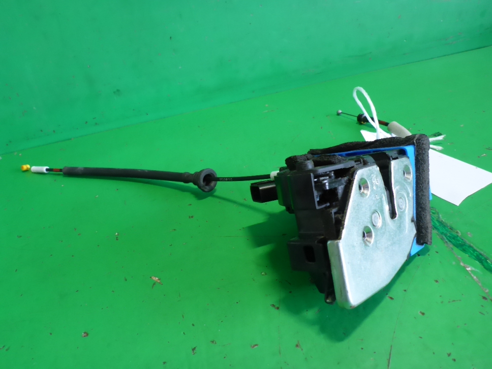 Замок двери задней правой