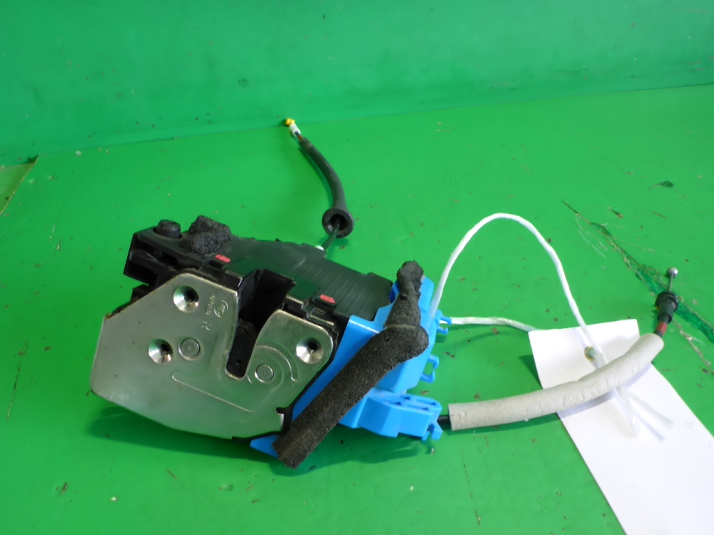 Замок двери задней правой