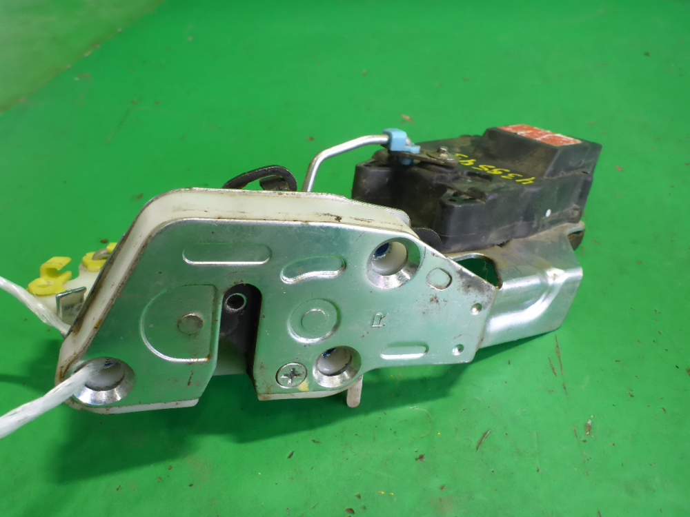 Замок двери задней правой