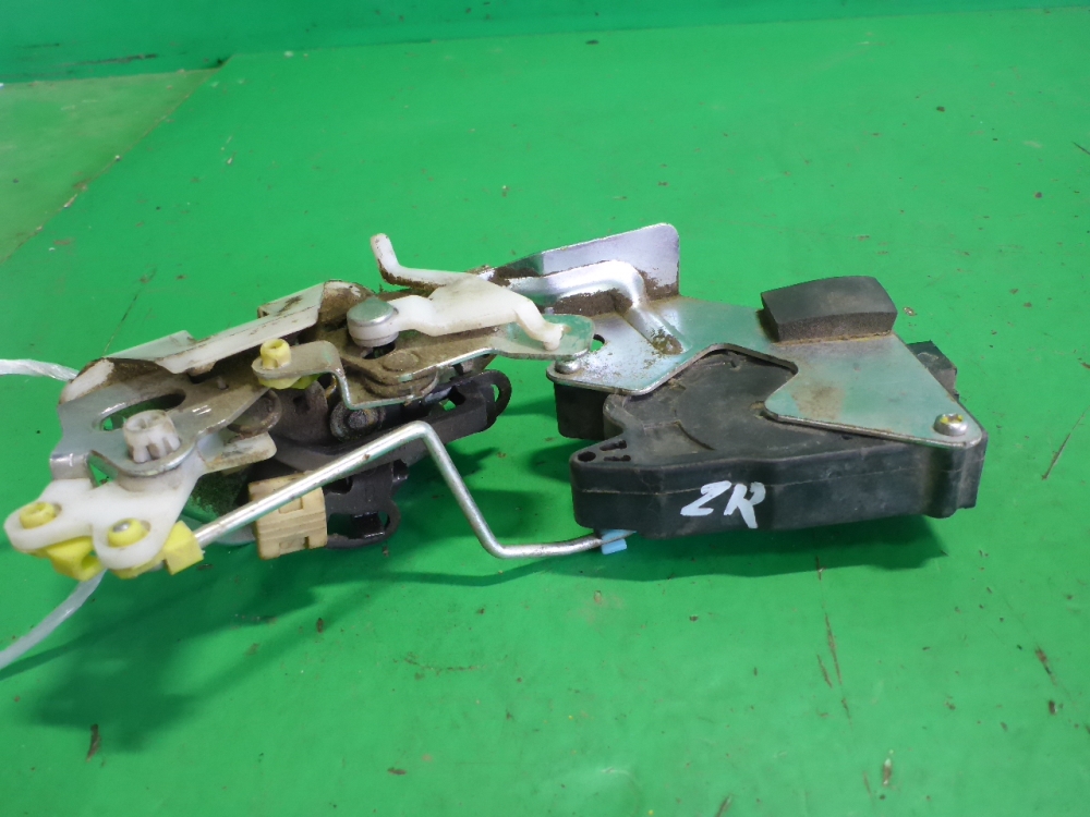 Замок двери задней правой