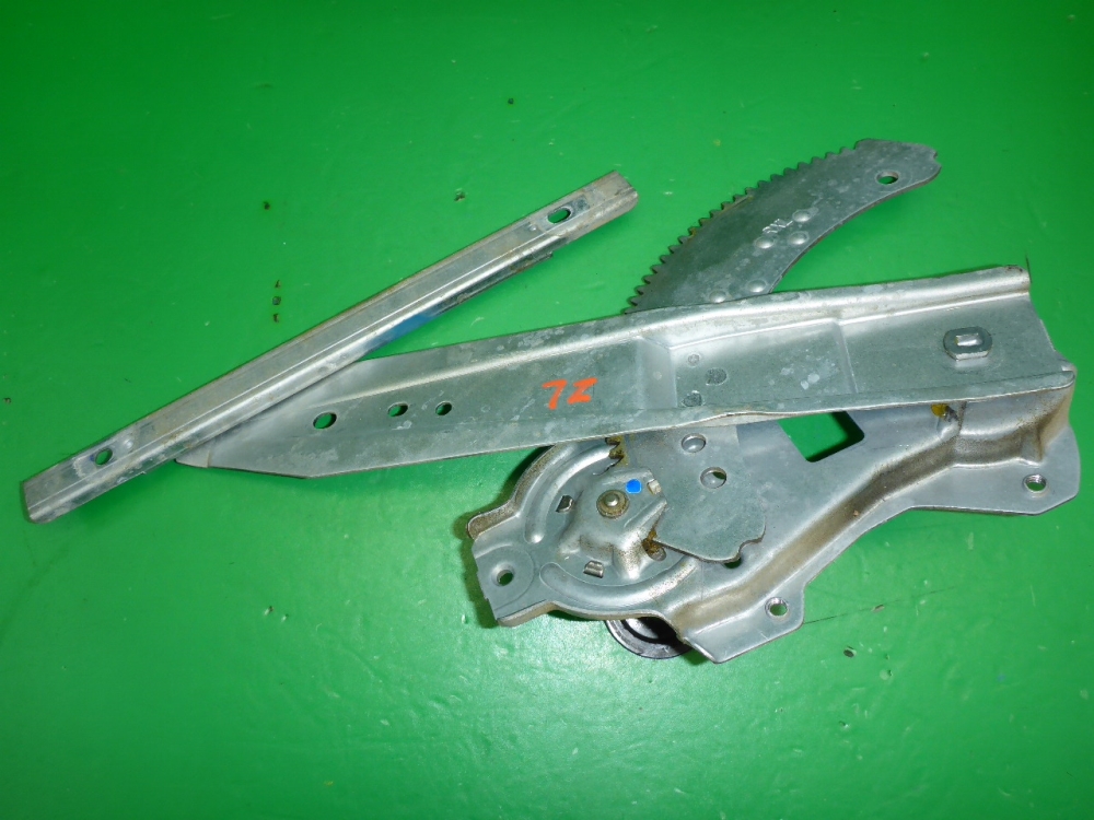 Стеклоподъемник механ. задний левый