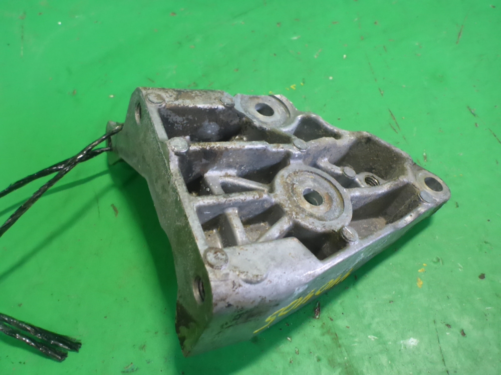 Кронштейн ГУР