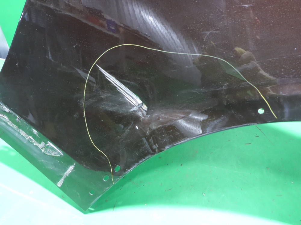 Крыло переднее правое