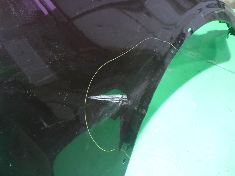 Крыло переднее правое