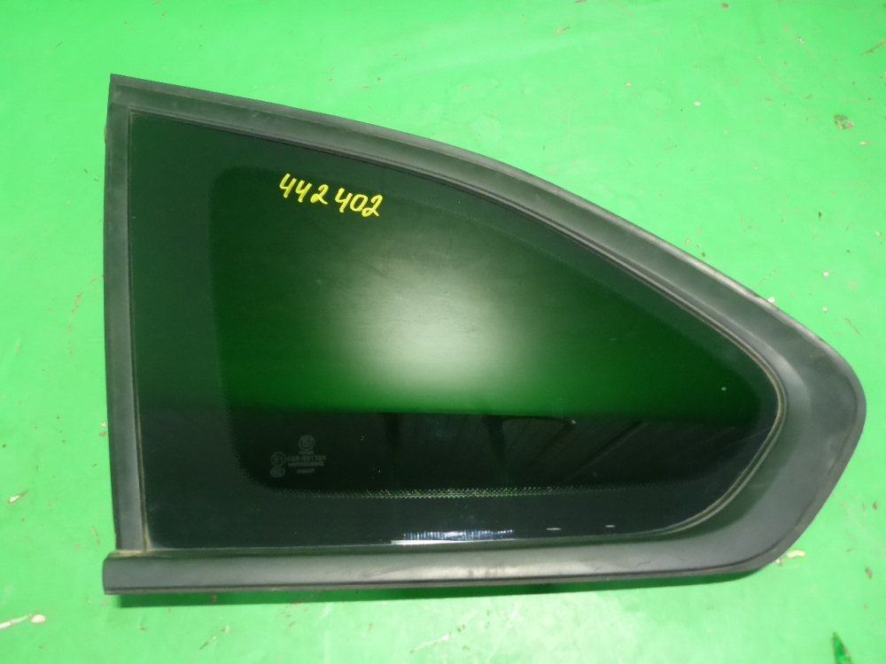 Стекло кузовное глухое левое