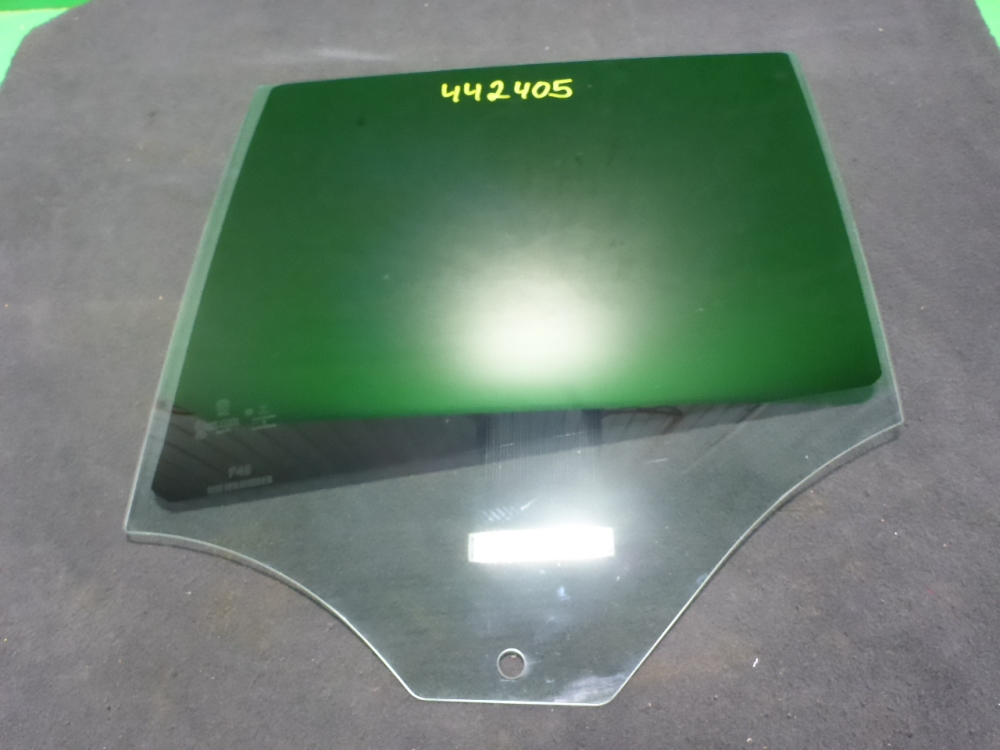 Стекло двери задней левой