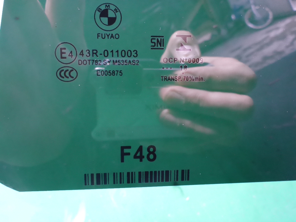 Стекло двери задней левой