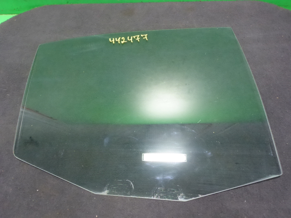 Стекло двери задней правой