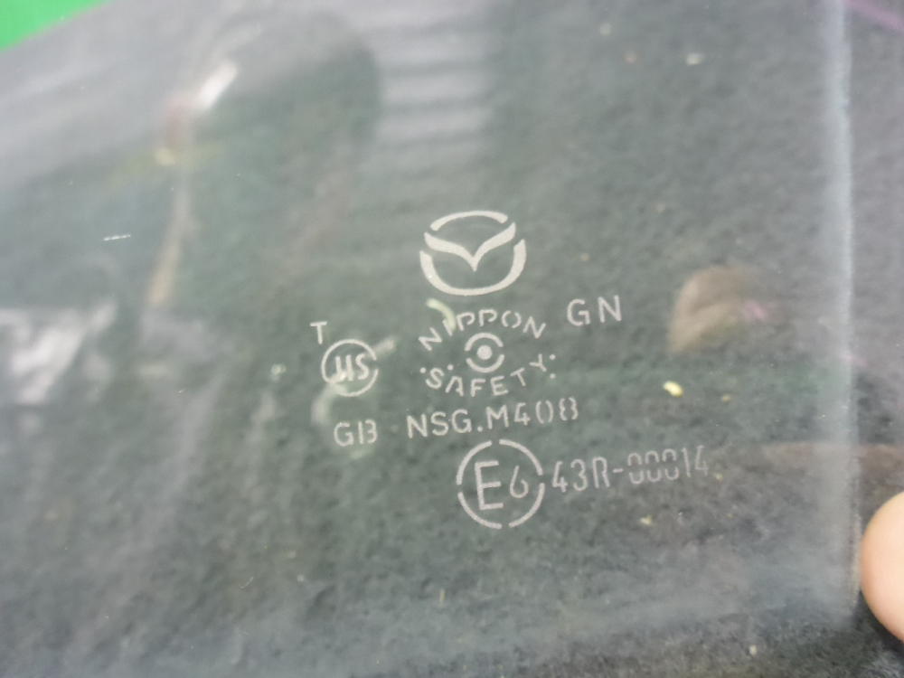 Стекло двери задней правой