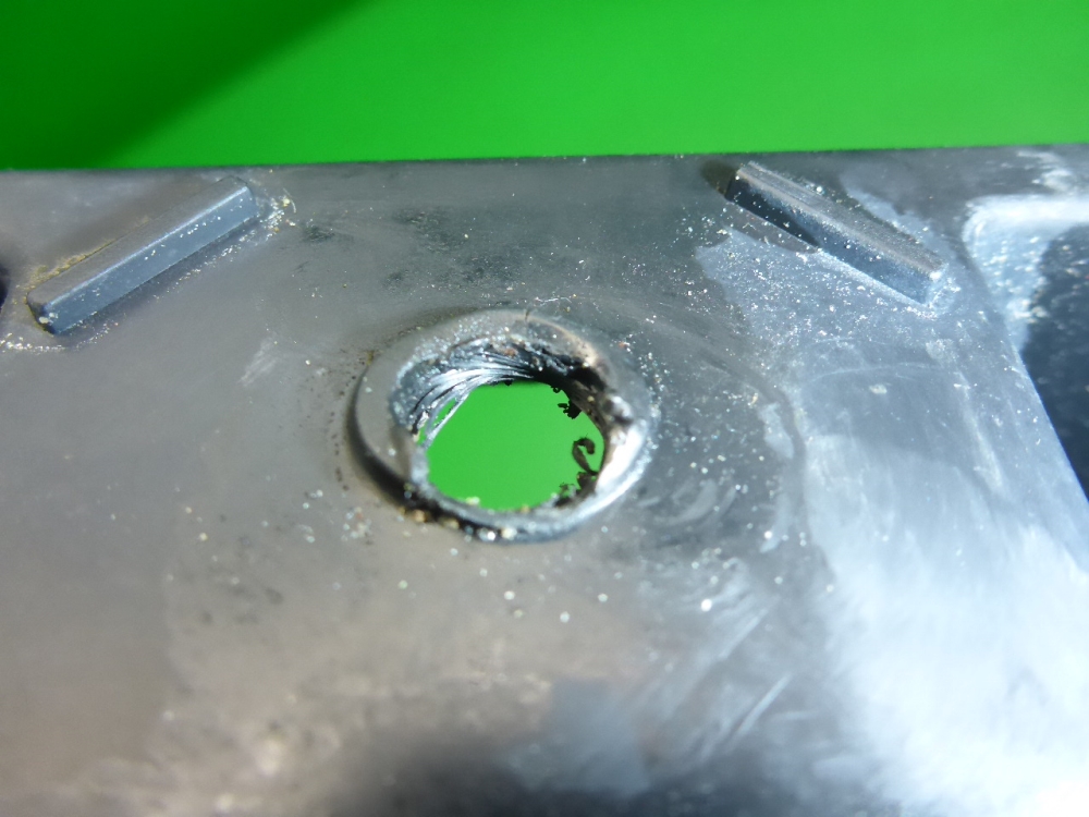 Кронштейн заднего бампера