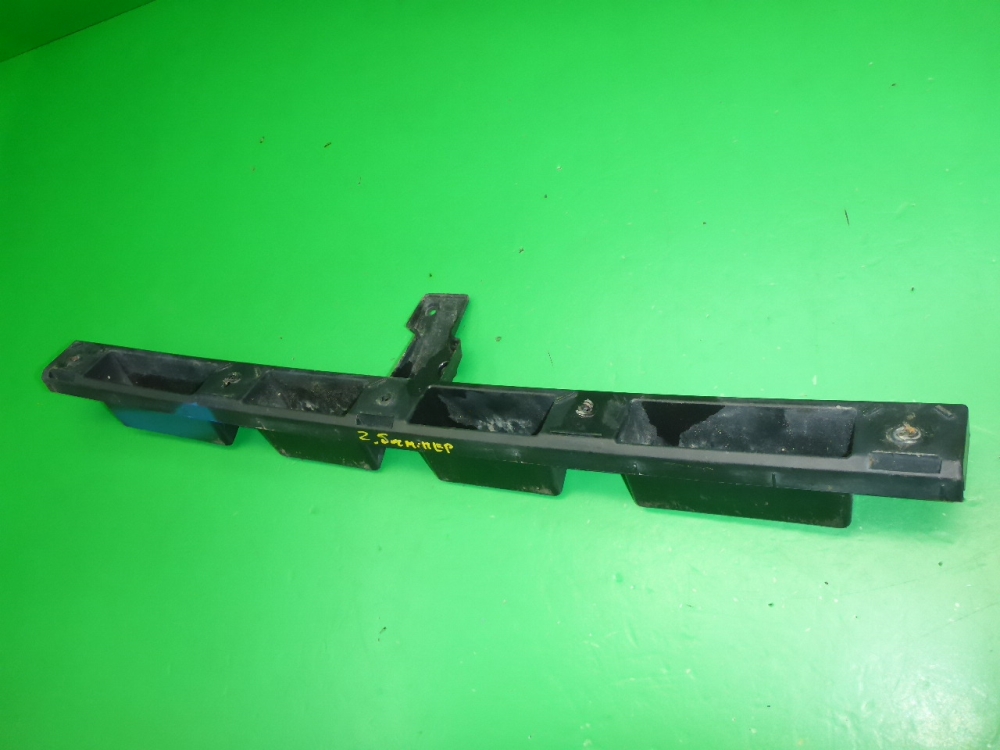 Кронштейн заднего бампера