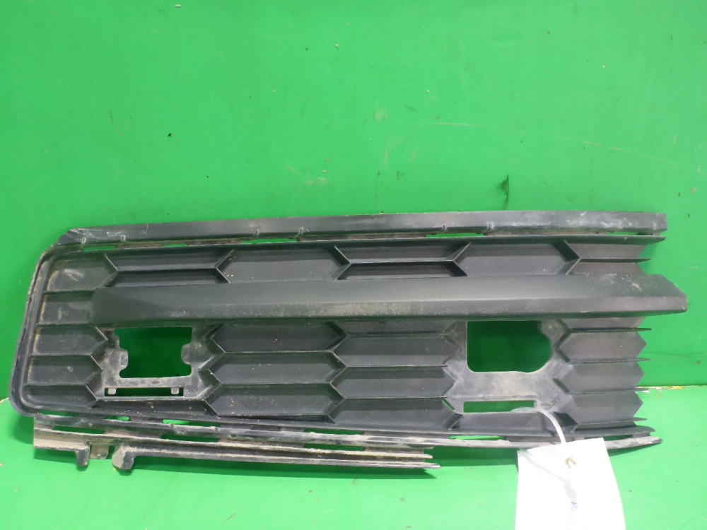 Решетка в бампер правая