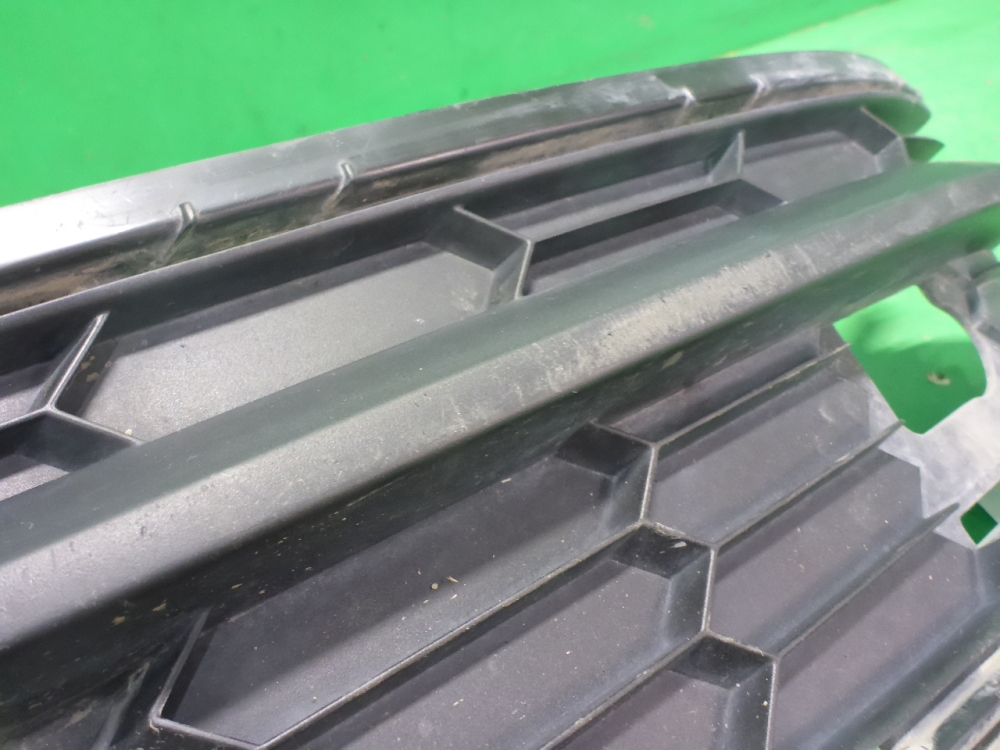 Решетка в бампер правая