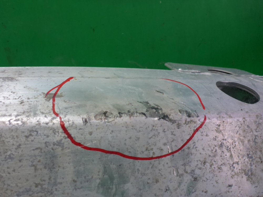 Усилитель заднего бампера