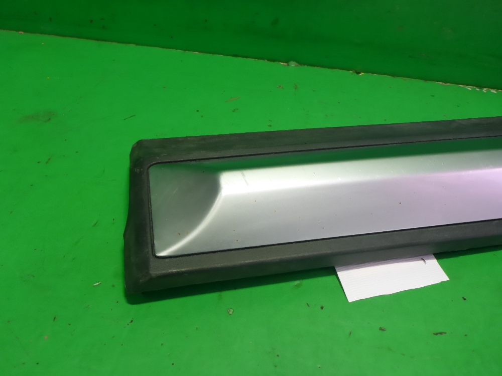 Накладка двери задней правой