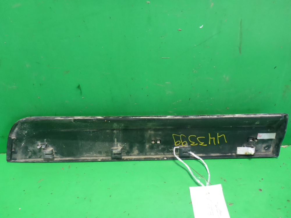 Накладка двери задней правой