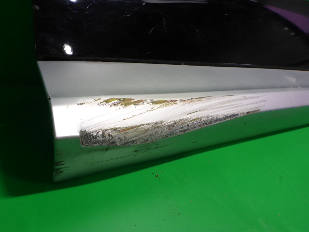 Накладка двери передней правой