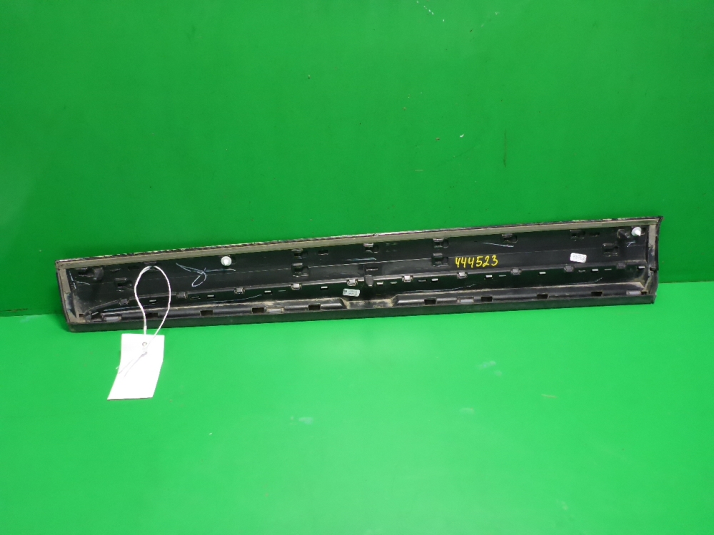 Накладка двери передней правой