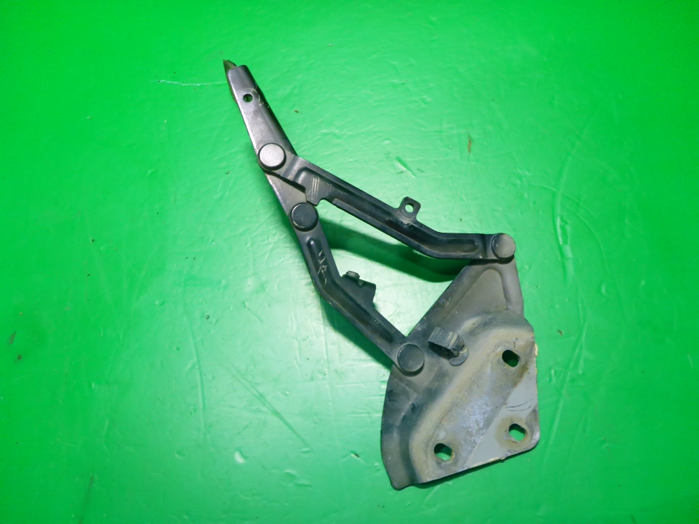 Петля капота правая