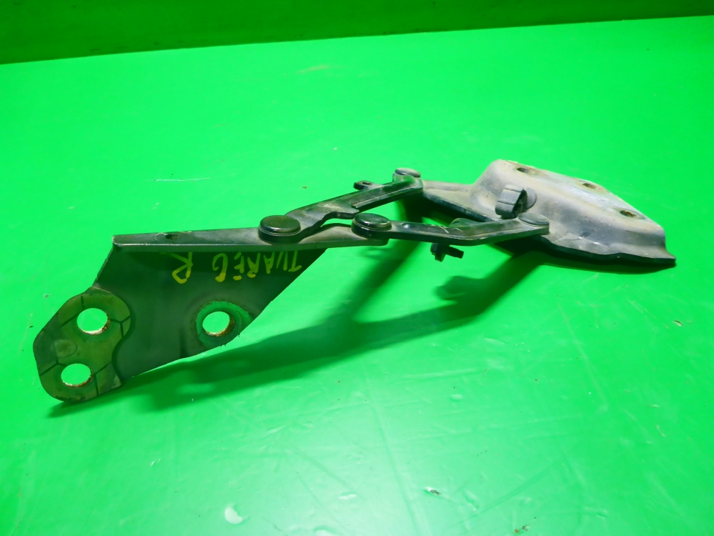 Петля капота правая