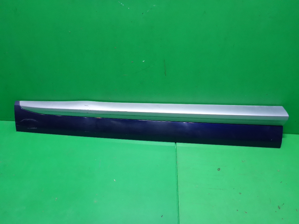 Накладка двери передней правой