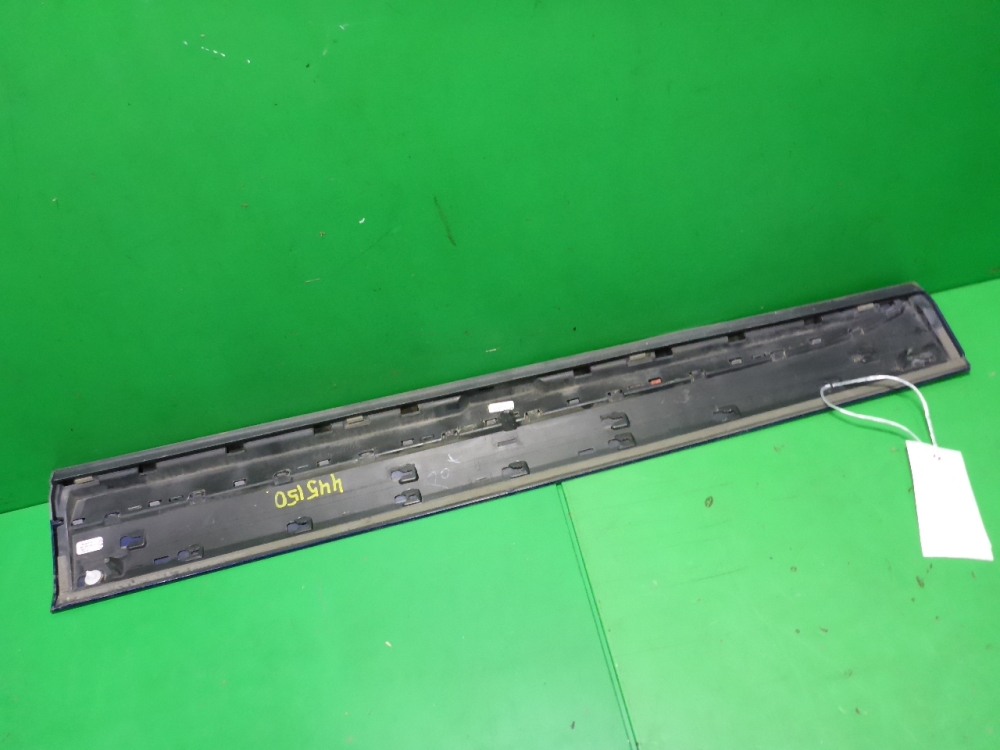 Накладка двери передней правой