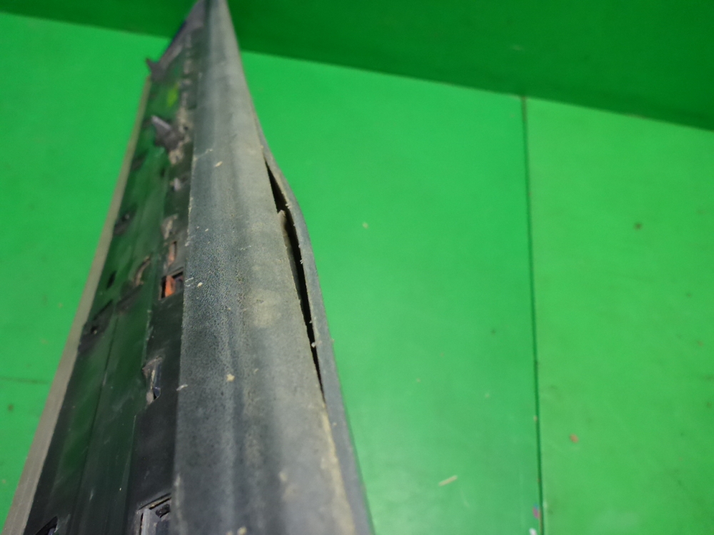 Накладка двери передней правой