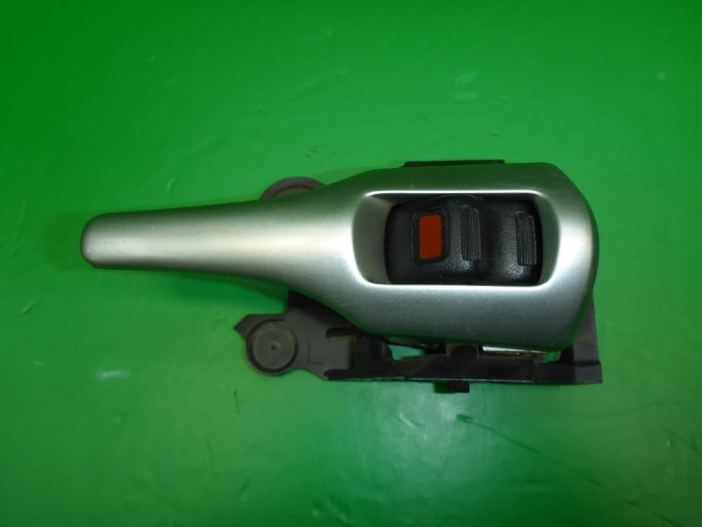 Ручка двери задней внутренняя левая