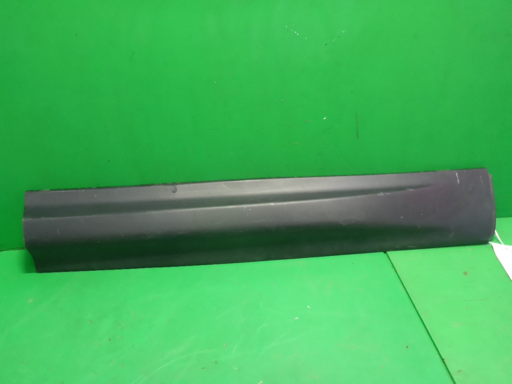 Накладка двери передней правой